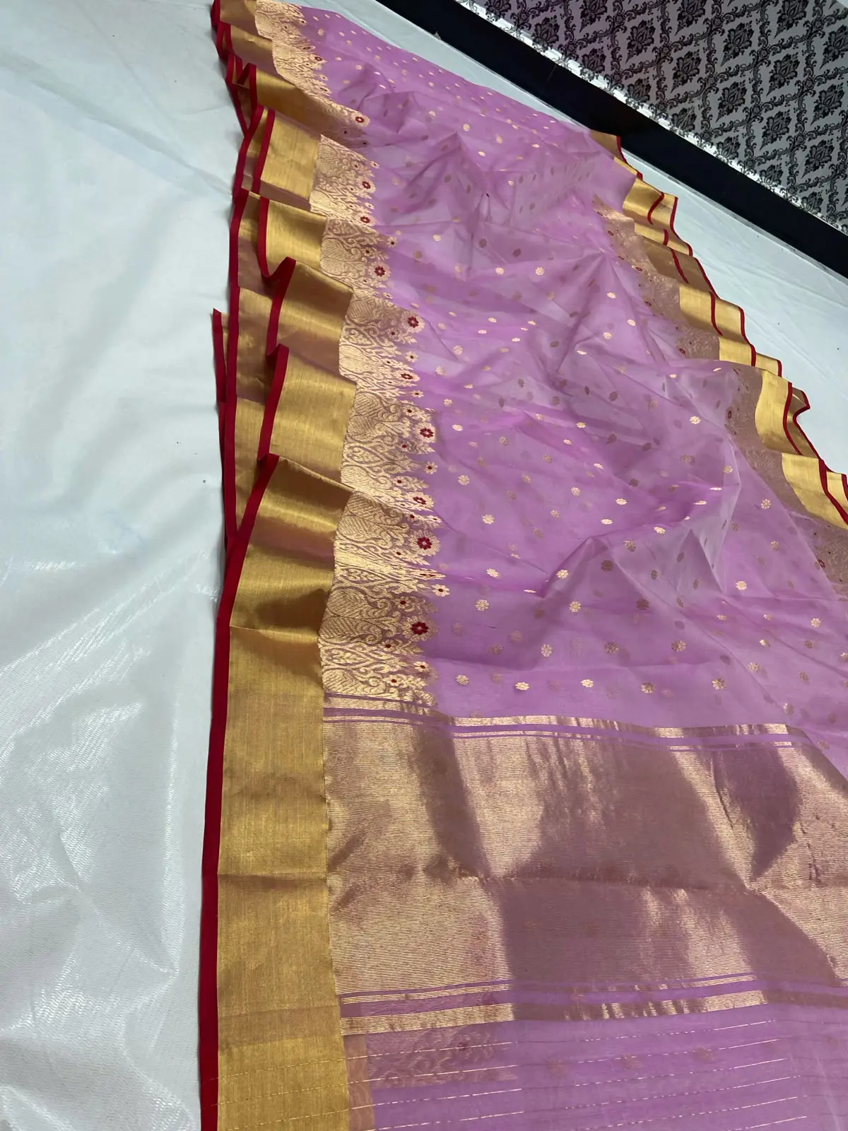 Handwoven Gossamer Lilac & Opulent Gold with Vermilion Accents Gossamer Lilac & Opulent Gold with Vermilion Accents Kataan Silk Saree - Authentic Chanderi Silk Saree Chanderi Saree - View 2