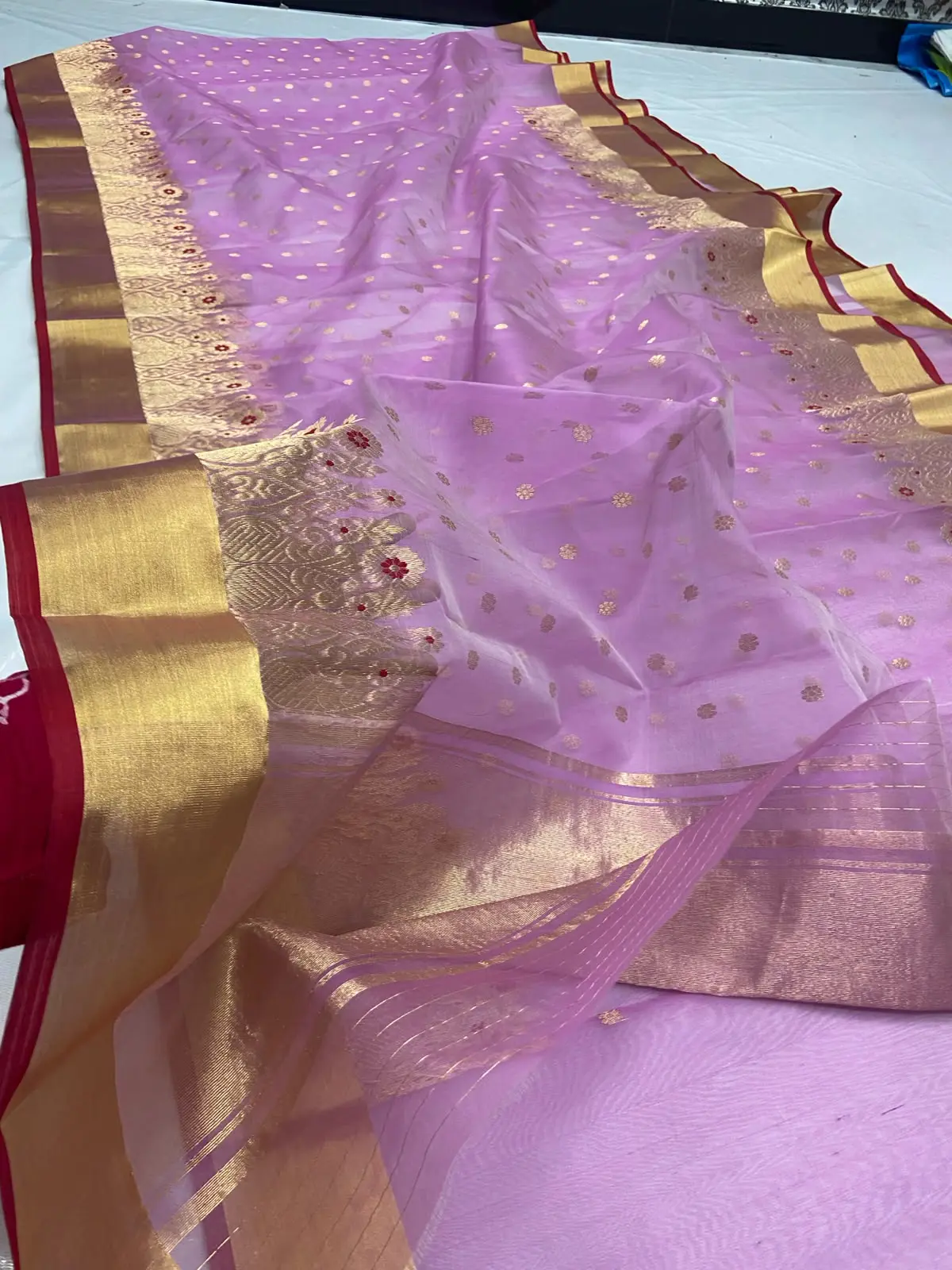 Handwoven Gossamer Lilac & Opulent Gold with Vermilion Accents Gossamer Lilac & Opulent Gold with Vermilion Accents Kataan Silk Saree - Authentic Chanderi Silk Saree Chanderi Saree - View 3