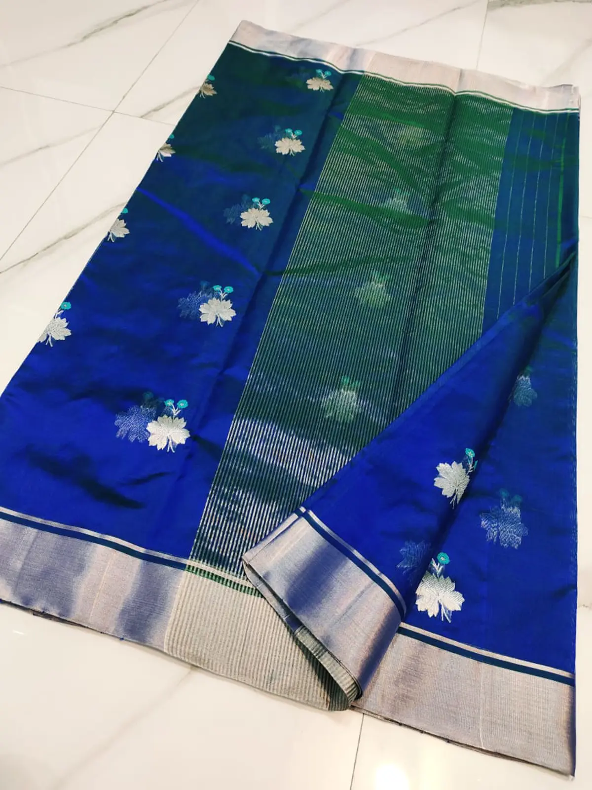 Handwoven Imperial Cobalt & Verdant Silver Imperial Cobalt & Verdant Silver Pattu Silk Saree - Authentic Chanderi Silk Saree Chanderi Saree - View 3