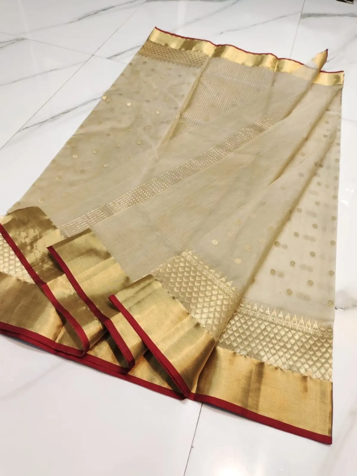 Handwoven Ivory Gold with Maroon Accent Ivory Gold with Maroon Accent Kataan Silk Saree - Authentic Chanderi Silk Saree Chanderi Saree - View 3