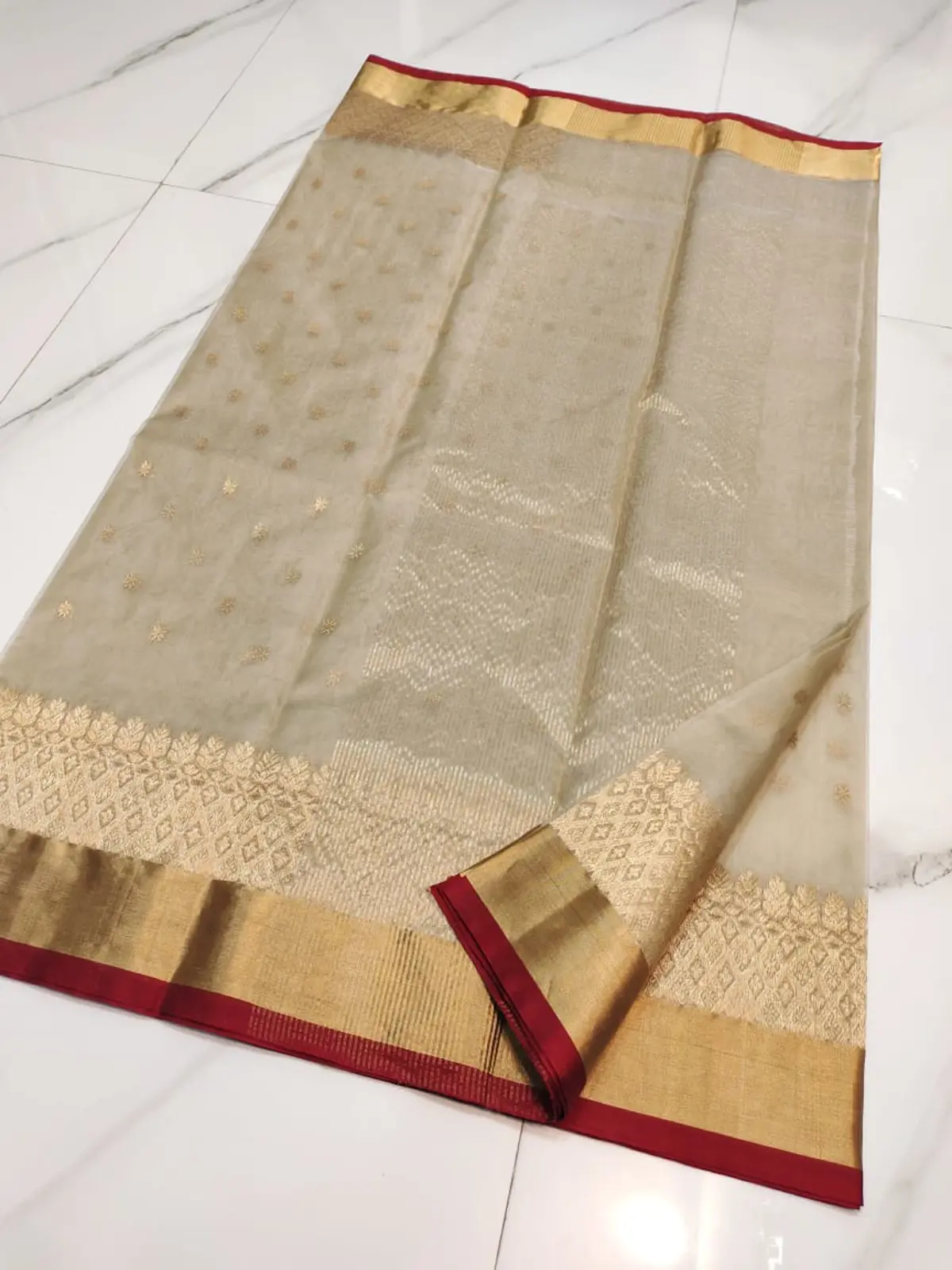 Handwoven Ivory Mist & Antique Gold with Maroon Accents Ivory Mist with Antique Gold Zari Booti Kataan Silk - Authentic Chanderi Silk Saree Chanderi Saree - View 4