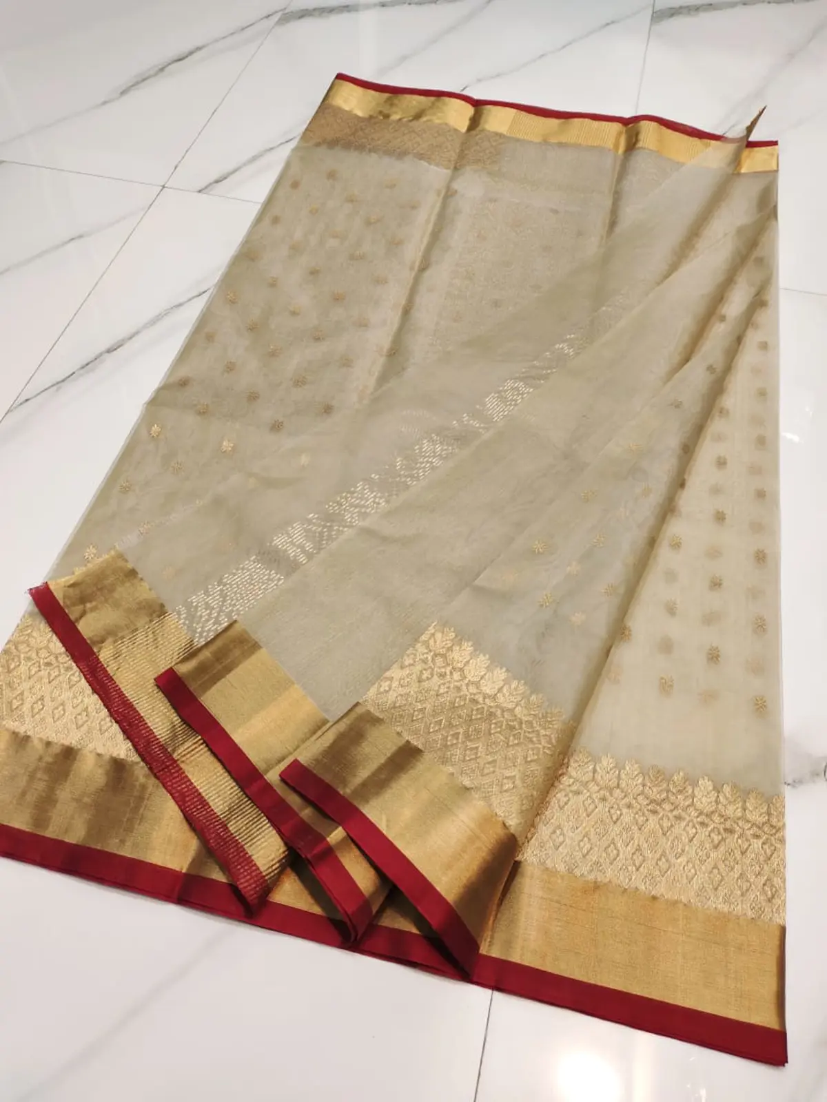 Handwoven Ivory Mist & Antique Gold with Maroon Accents Ivory Mist with Antique Gold Zari Booti Kataan Silk - Authentic Chanderi Silk Saree Chanderi Saree - View 5