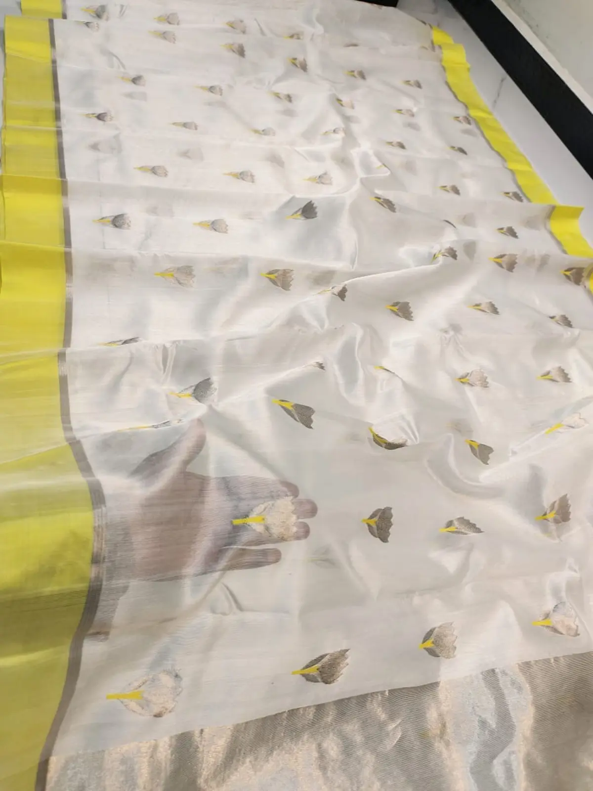 Ivory White with Leaf Motifs Zari Pattu Silk - Handloom Chanderi Saree