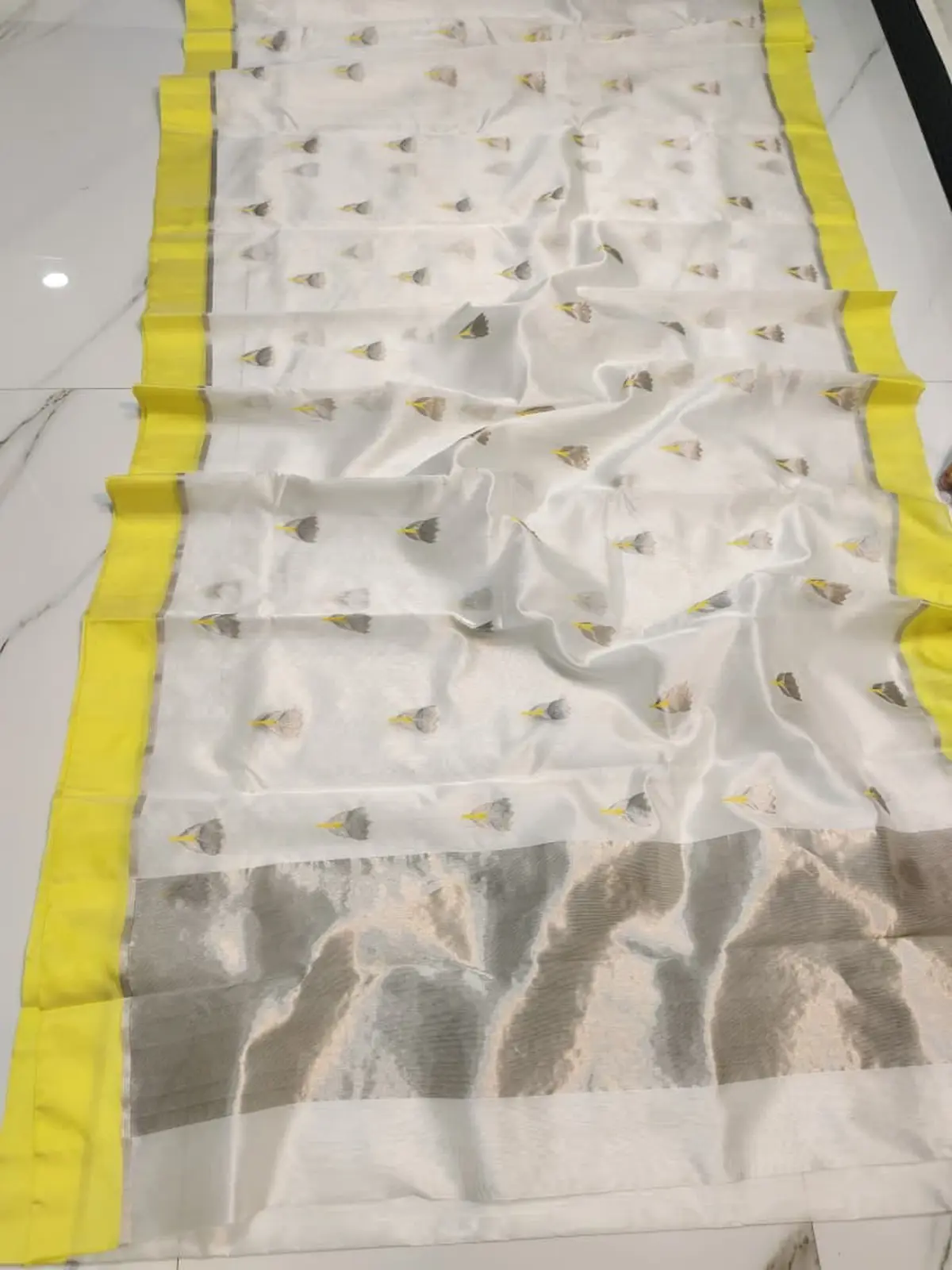 Handwoven Ivory White Ivory White with Leaf Motifs Zari Pattu Silk - Authentic Chanderi Silk Saree Chanderi Saree - View 4