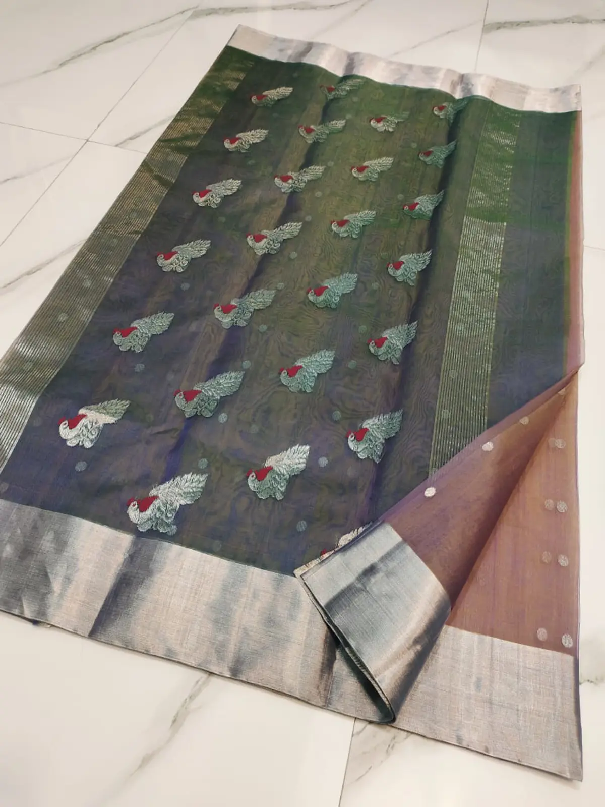 Handwoven Lavender Haze & Peacock Lavender Haze with Peacock Motifs Kataan Silk - Authentic Chanderi Silk Saree Chanderi Saree - View 3