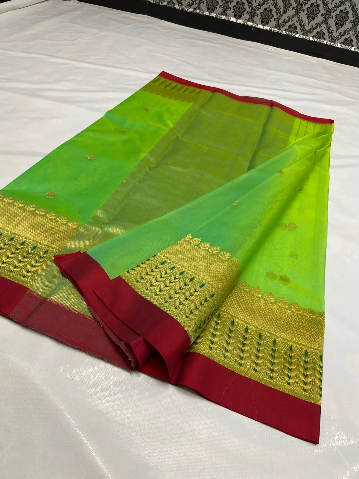 Handwoven Lime Green & Red Lime Zest with Gold Leaf Zari Kataan Silk - Authentic Chanderi Silk Saree Chanderi Saree - View 5