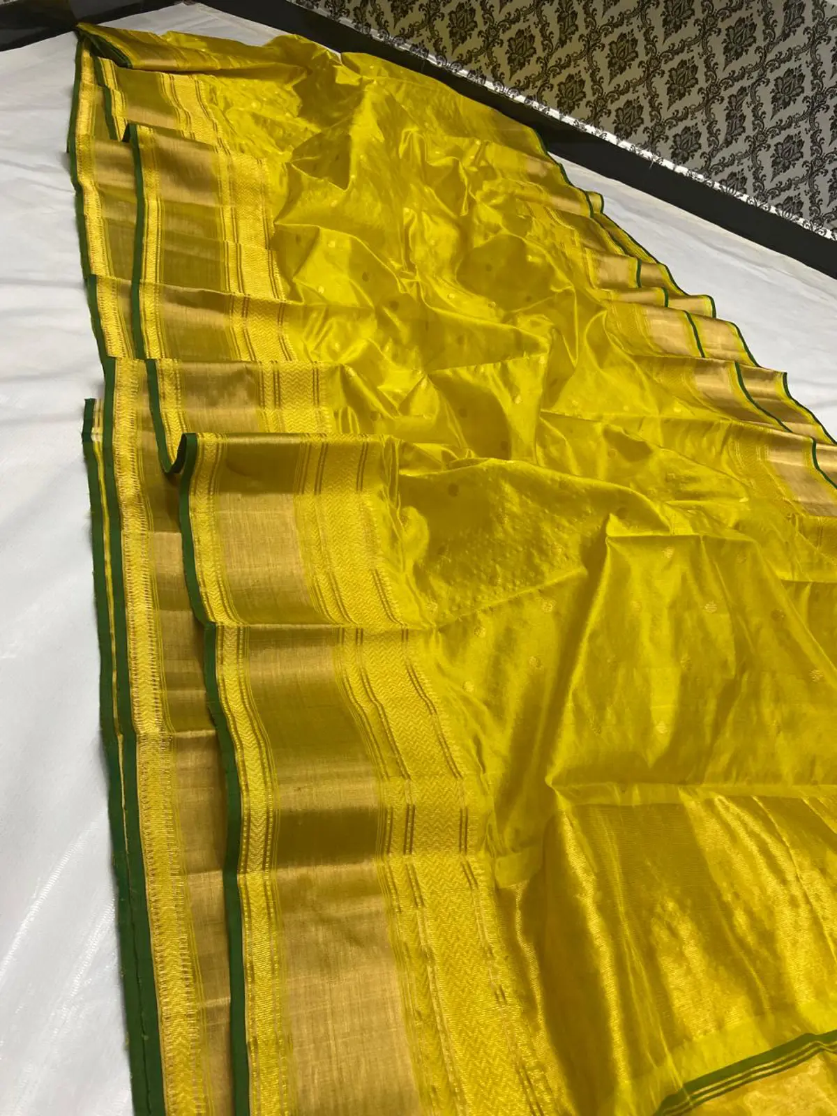 Handwoven Luminous Citron & Antique Gold with Emerald Green Piping Luminous Citron & Antique Gold with Emerald Green Piping Pattu Silk Saree - Authentic Chanderi Silk Saree Chanderi Saree - View 1
