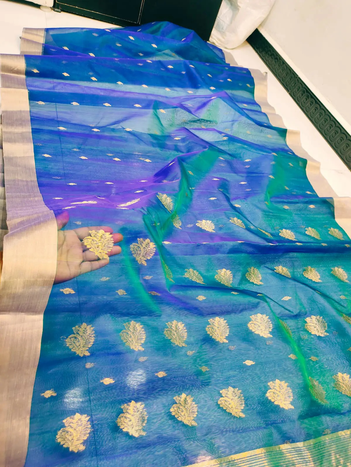 Handwoven Peacock Teal with Antique Gold Accents Peacock Teal with Antique Gold Accents Kataan Silk Saree - Authentic Chanderi Silk Saree Chanderi Saree - View 2