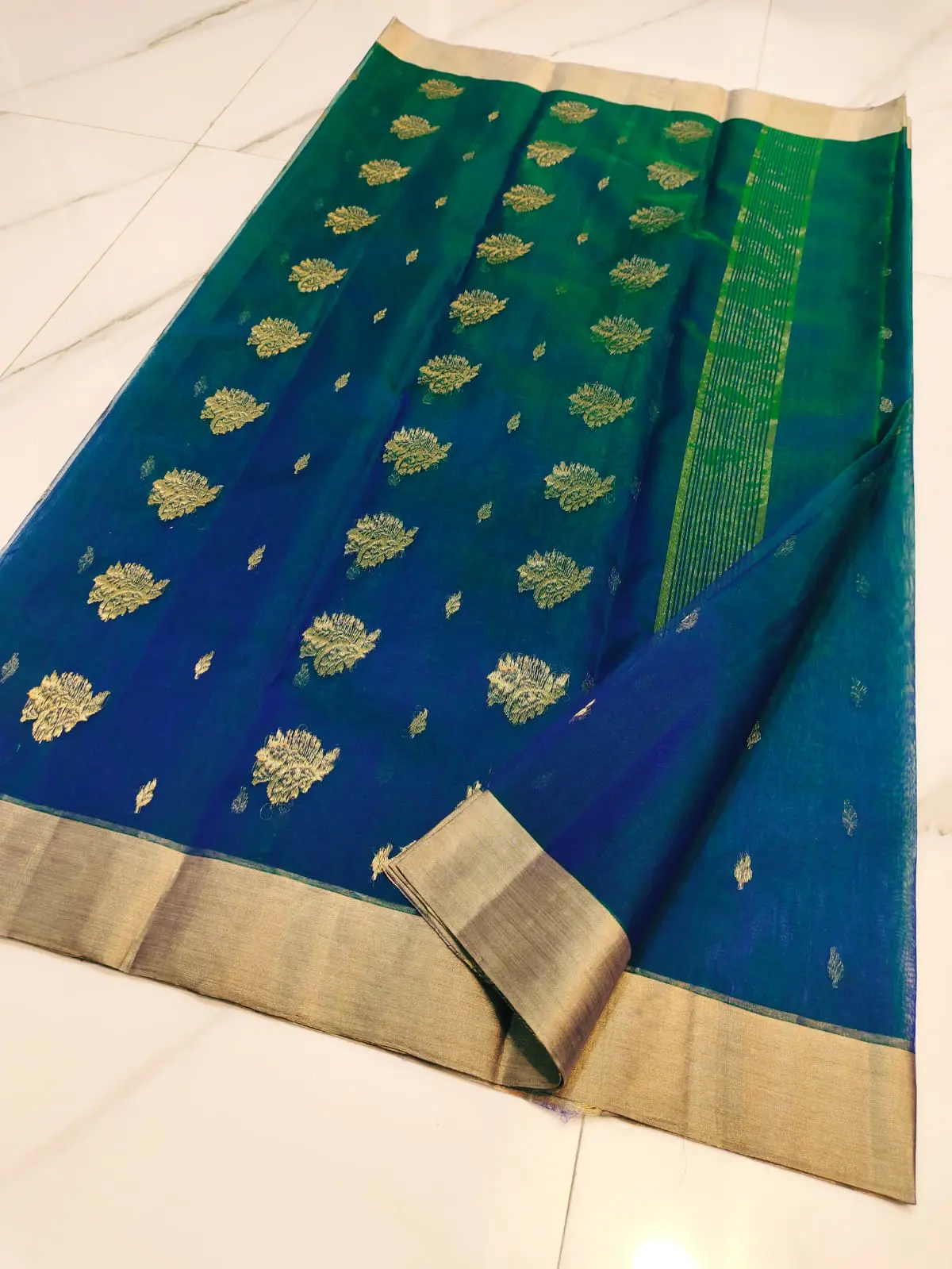 Handwoven Peacock Teal with Antique Gold Accents Peacock Teal with Antique Gold Accents Kataan Silk Saree - Authentic Chanderi Silk Saree Chanderi Saree - View 3