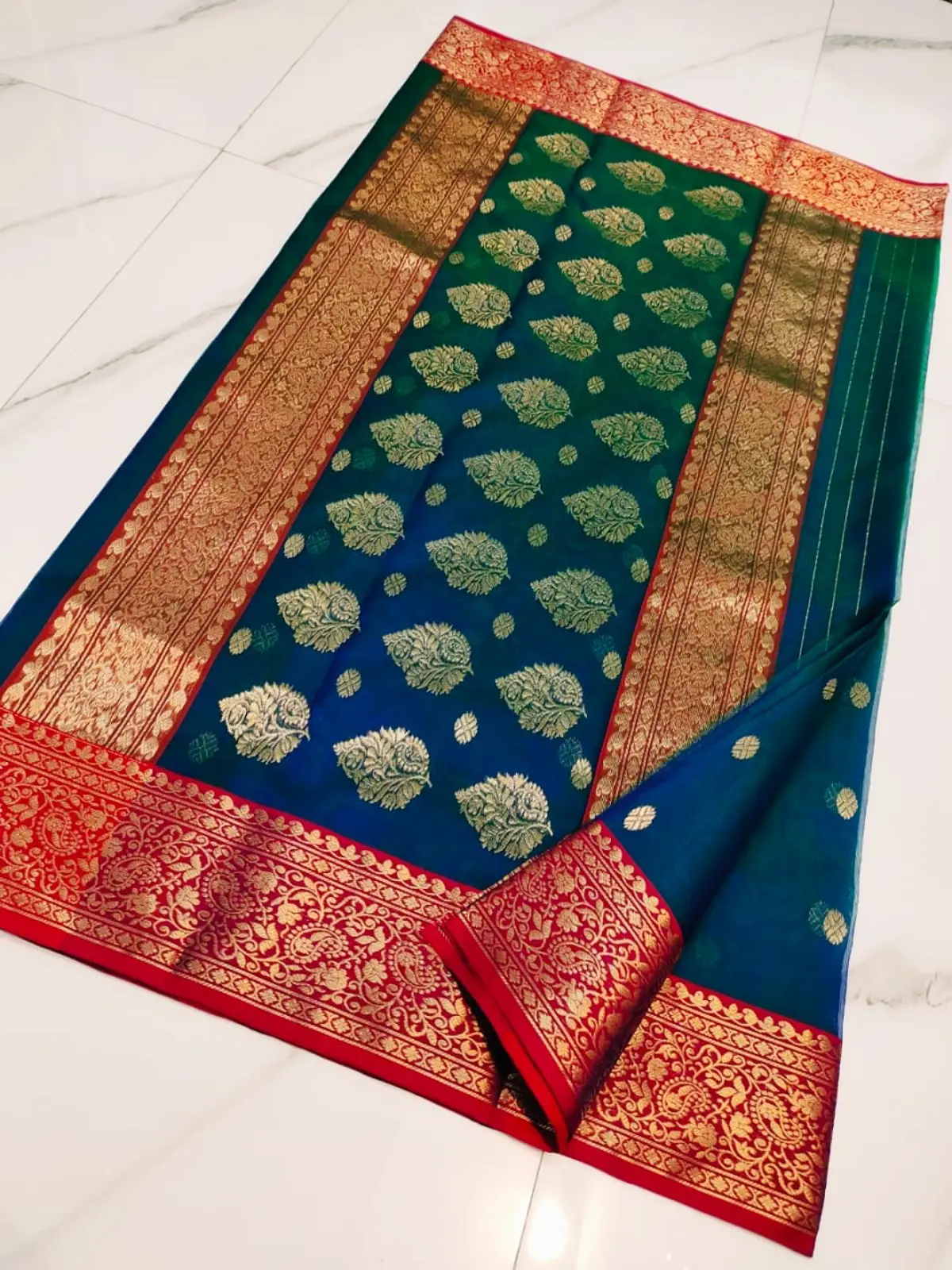 Handwoven Peacock Teal & Rani Pink Peacock Teal with Antique Gold Booti Kataan Silk - Authentic Chanderi Silk Saree Chanderi Saree - View 4