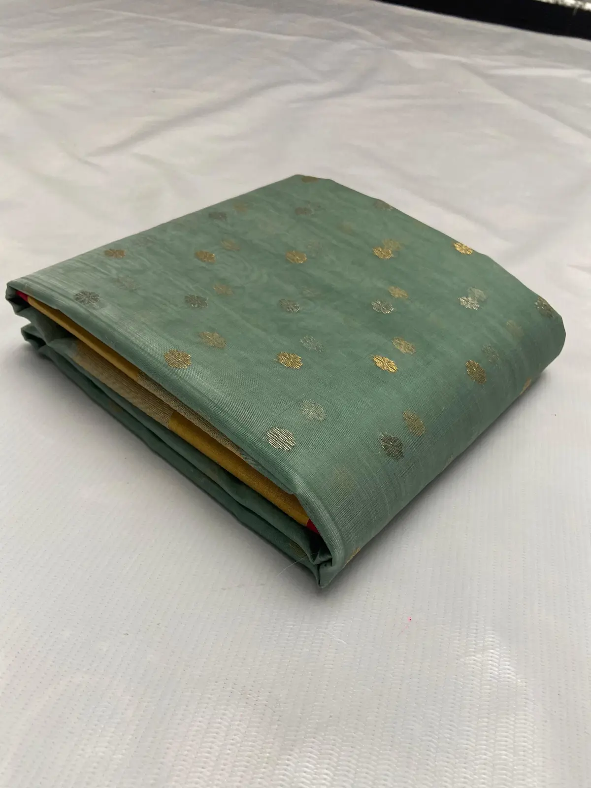 Handwoven Pistachio Green Pistachio Green with Dual-Tone Zari Buttis Kataan Silk - Authentic Chanderi Silk Saree Chanderi Saree - View 1