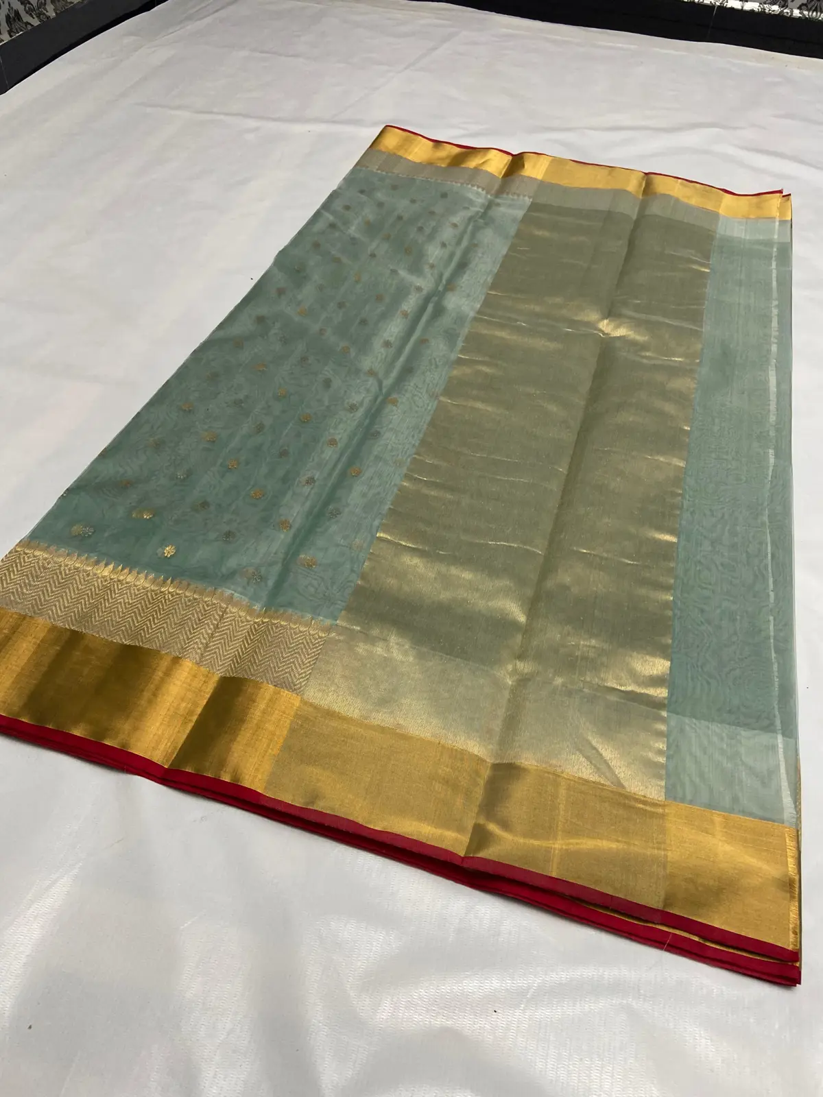 Handwoven Pistachio Green Pistachio Green with Dual-Tone Zari Buttis Kataan Silk - Authentic Chanderi Silk Saree Chanderi Saree - View 3