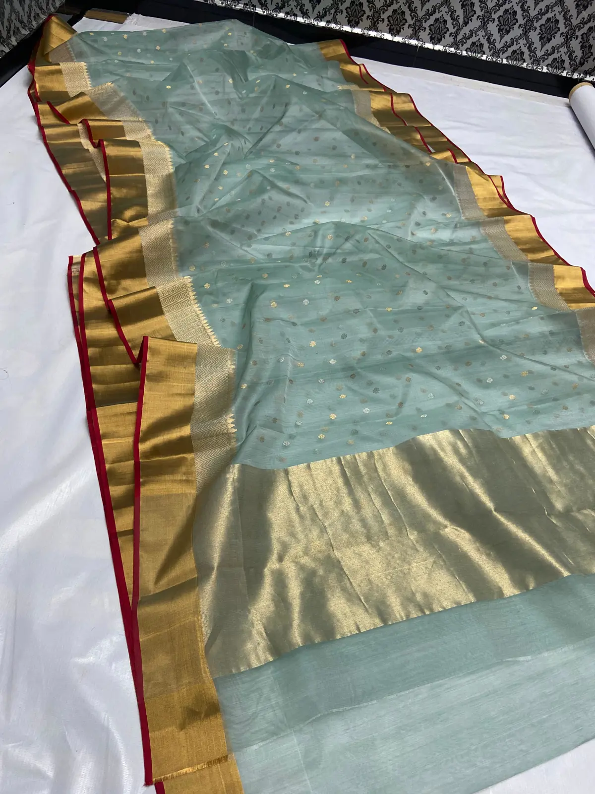 Handwoven Pistachio Green Pistachio Green with Dual-Tone Zari Buttis Kataan Silk - Authentic Chanderi Silk Saree Chanderi Saree - View 4
