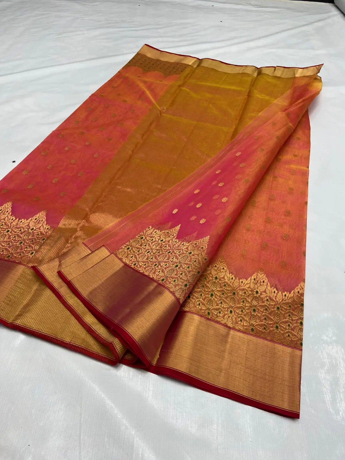 Handwoven Fuchsia & Sunstone Gold Radiant Fuchsia with Gilded Floral Motifs Kataan Silk - Authentic Chanderi Silk Saree Chanderi Saree - View 4