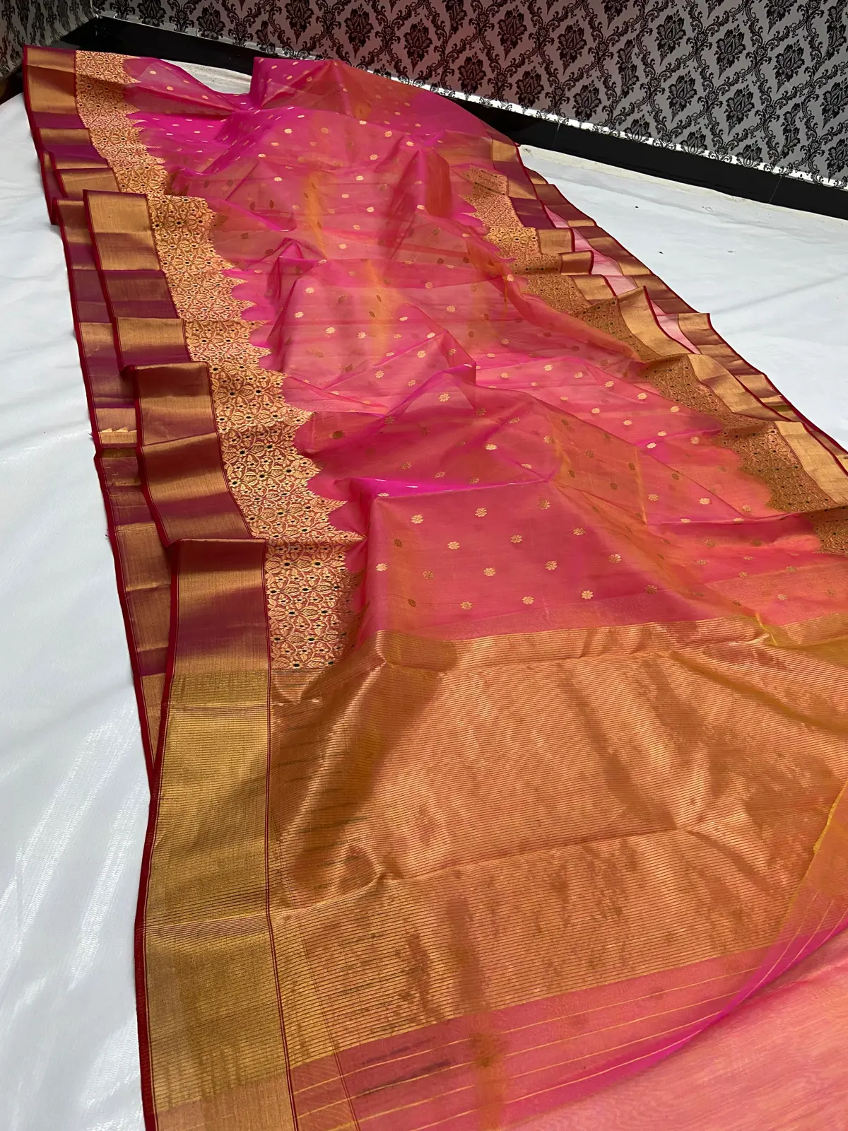 Handwoven Fuchsia & Sunstone Gold Radiant Fuchsia with Gilded Floral Motifs Kataan Silk - Authentic Chanderi Silk Saree Chanderi Saree - View 5