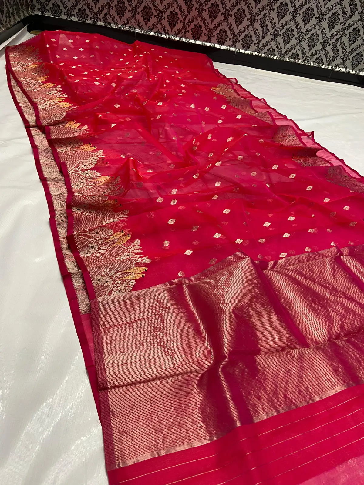 Handwoven Rani Pink with Antique Gold Zari Rani Pink with Delicate Gold Buti Kataan Silk - Authentic Chanderi Silk Saree Chanderi Saree - View 5