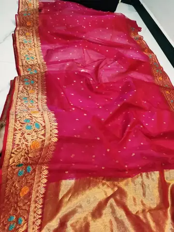 Handwoven Rani Pink & Antique Gold with Meenakari Accents Rani Pink with Opulent Antique Gold Zari Border Kataan Silk - Authentic Chanderi Silk Saree Chanderi Saree - View 1