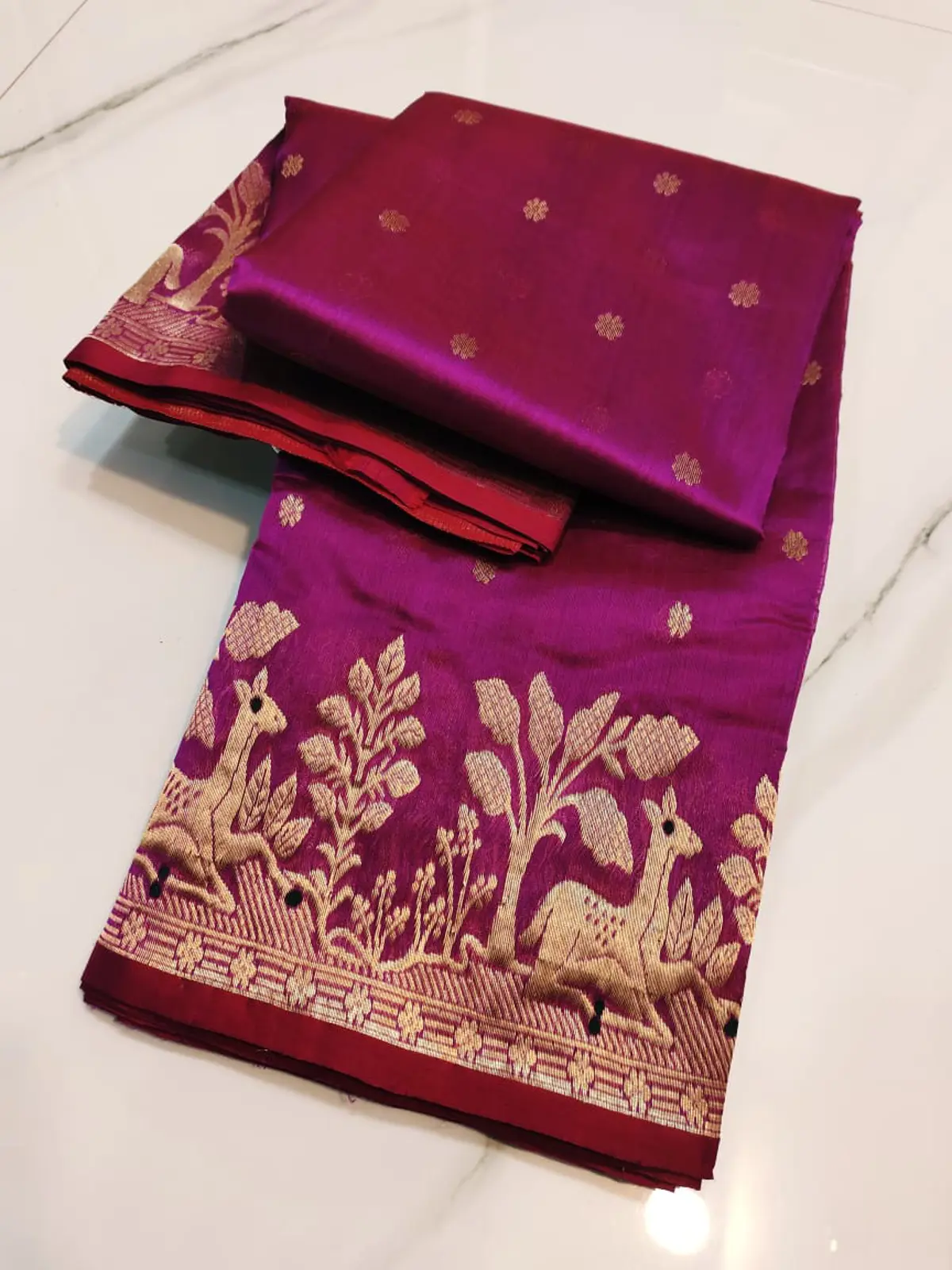Handwoven Regal Fuchsia, Deep Maroon & Antique Gold Regal Fuchsia, Deep Maroon & Antique Gold Pattu Silk Saree - Authentic Chanderi Silk Saree Chanderi Saree - View 3