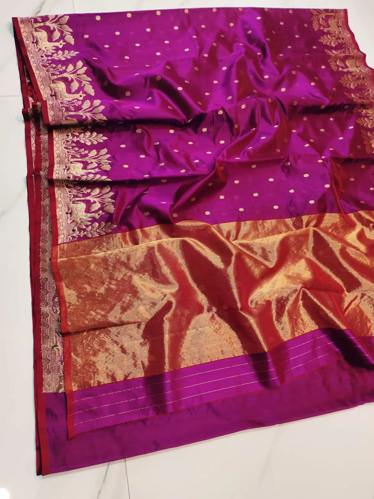 Handwoven Fuchsia Regal Fuchsia with Golden Peacock Border Pattu Silk - Authentic Chanderi Silk Saree Chanderi Saree - View 2
