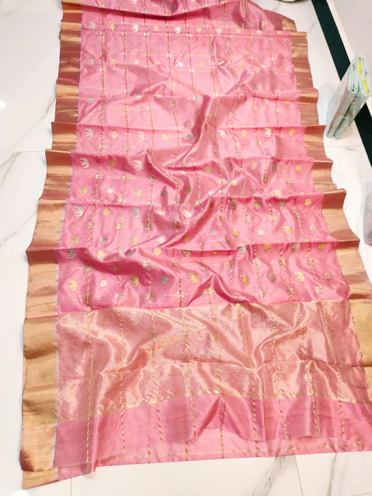 Handwoven Rose Petal Pink & Antique Gold Rose Petal Pink with Elephant Motifs Pattu Silk - Authentic Chanderi Silk Saree Chanderi Saree - View 2