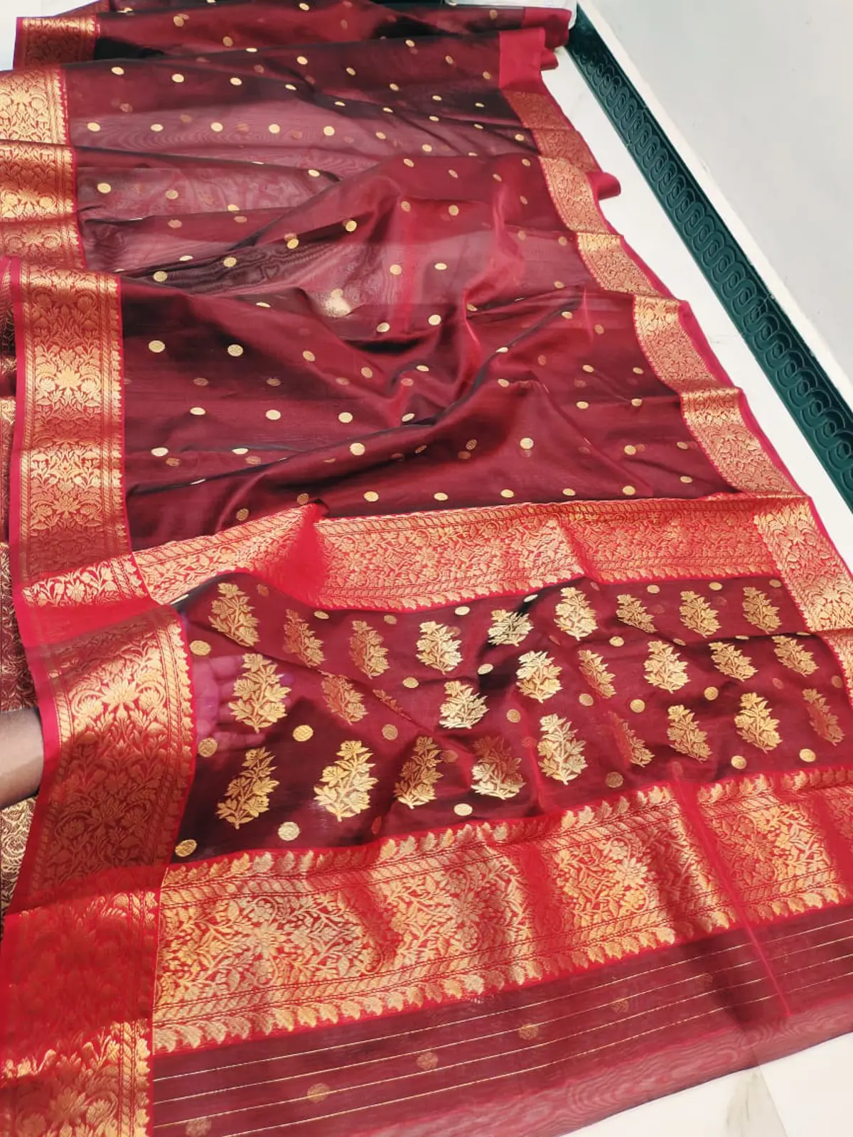 Handwoven Ruby Maroon Ruby Maroon with Antique Gold Zari Buti and Border Kataan Silk - Authentic Chanderi Silk Saree Chanderi Saree - View 2