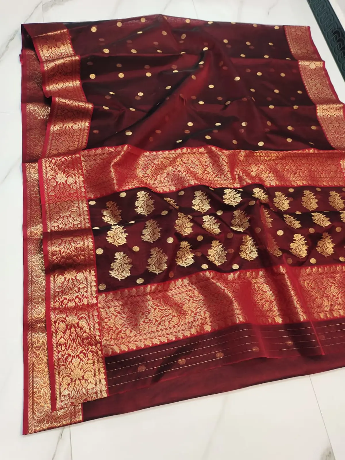 Handwoven Ruby Maroon Ruby Maroon with Antique Gold Zari Buti and Border Kataan Silk - Authentic Chanderi Silk Saree Chanderi Saree - View 4