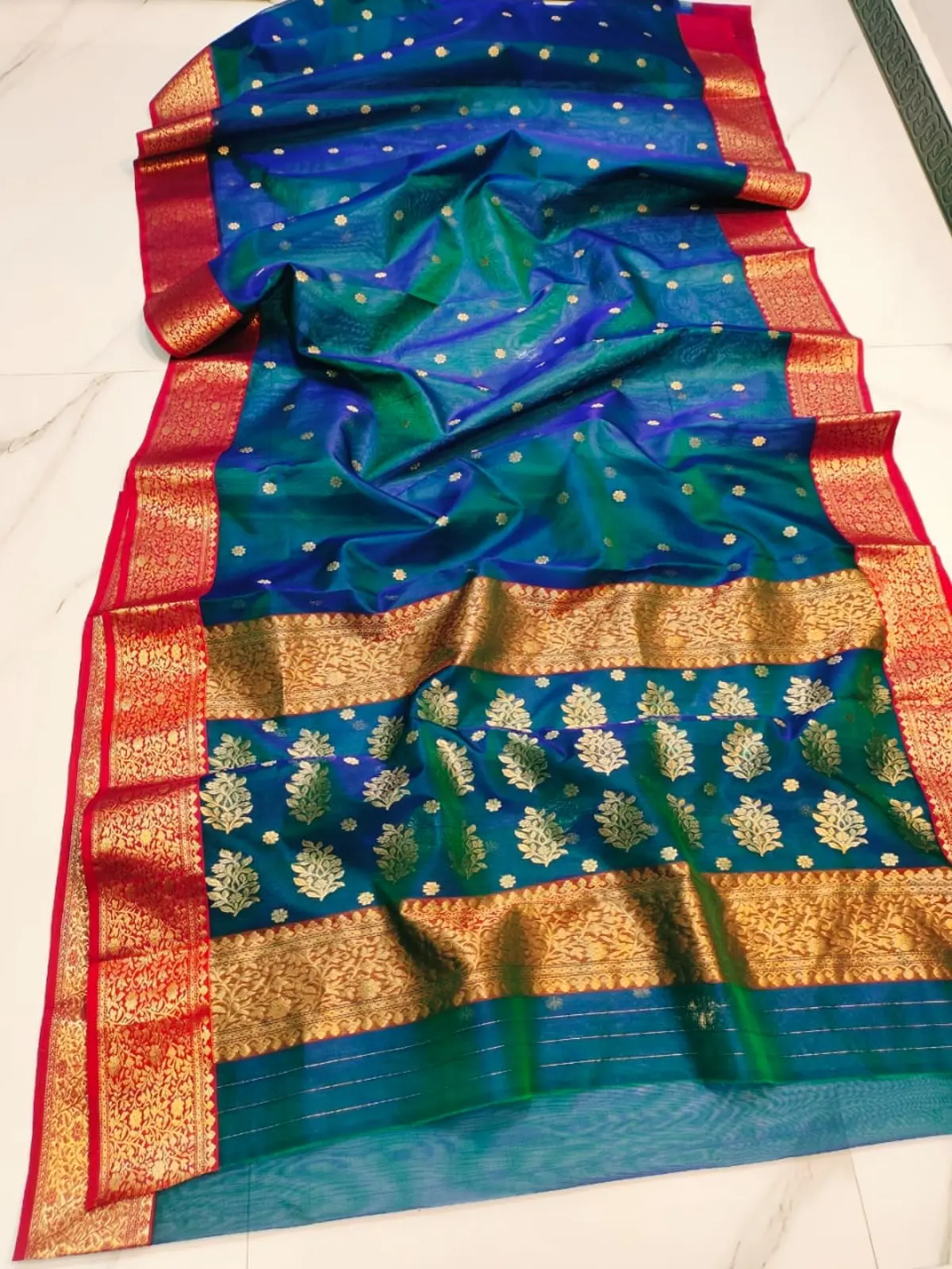 Handwoven Teal Blue Teal Blue with Gold Floral Motifs Kataan Silk - Authentic Chanderi Silk Saree Chanderi Saree - View 3