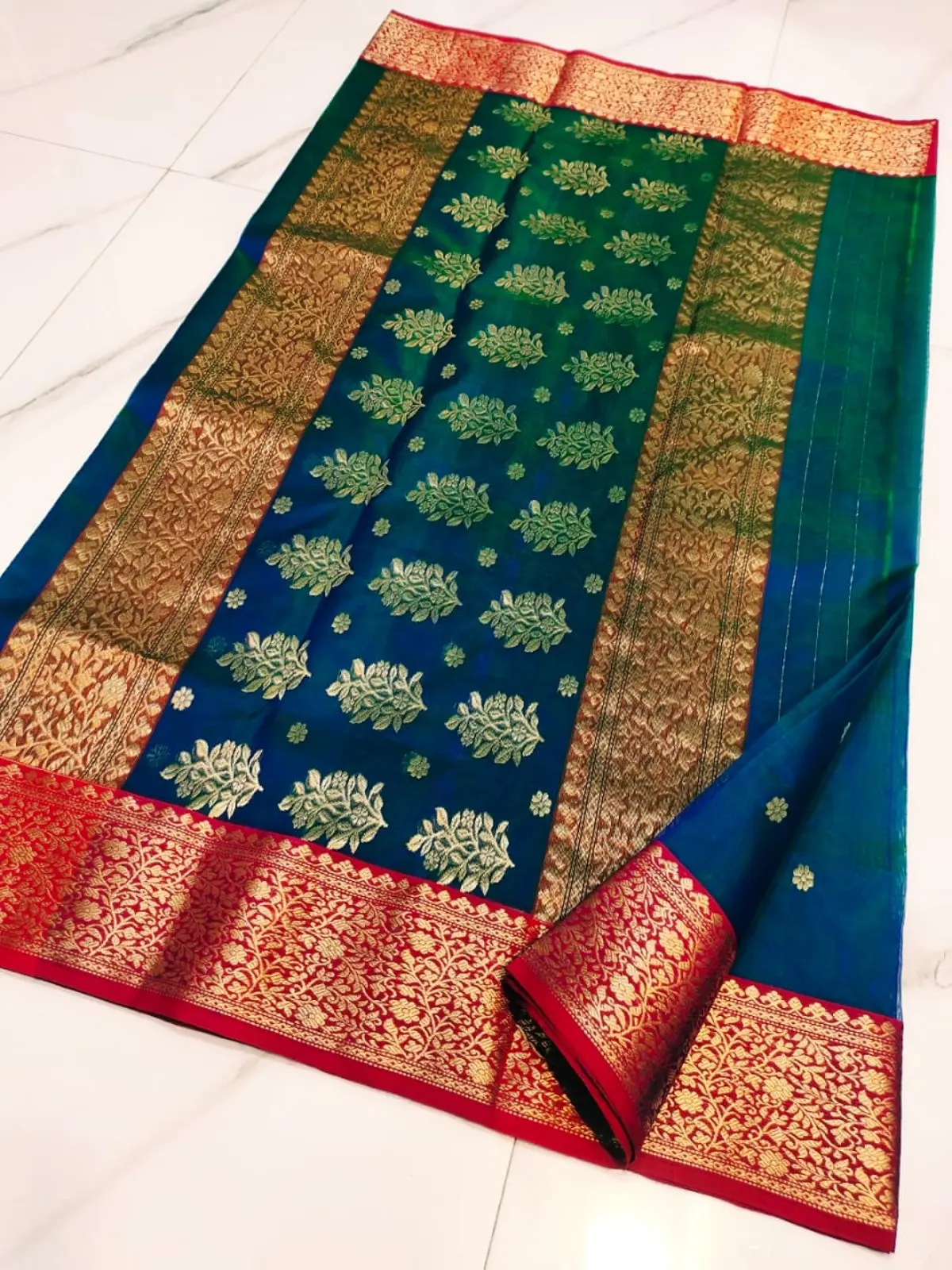 Handwoven Teal Blue Teal Blue with Gold Floral Motifs Kataan Silk - Authentic Chanderi Silk Saree Chanderi Saree - View 4