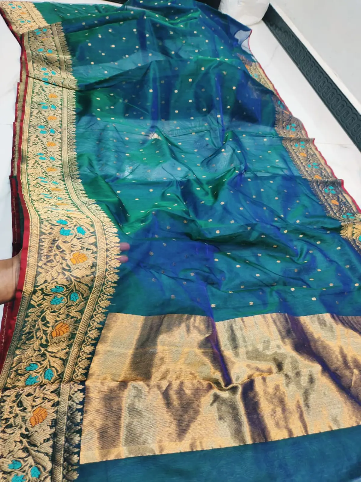 Teal Ombre with Antique Gold Floral Border Chanderi Silk - Handloom Chanderi Saree
