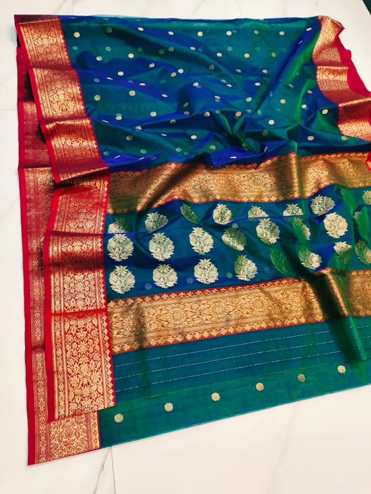 Handwoven Verdant Azure & Regal Crimson with Antique Gold Zari Verdant Azure & Regal Crimson with Antique Gold Zari Kataan Silk Saree - Authentic Chanderi Silk Saree Chanderi Saree - View 2