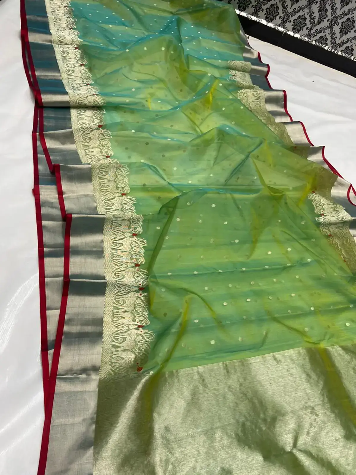 Handwoven Verdant Ombré & Antique Gold Verdant Ombr with Scattered Gold Zari Buttis Kataan Silk - Authentic Chanderi Silk Saree Chanderi Saree - View 1