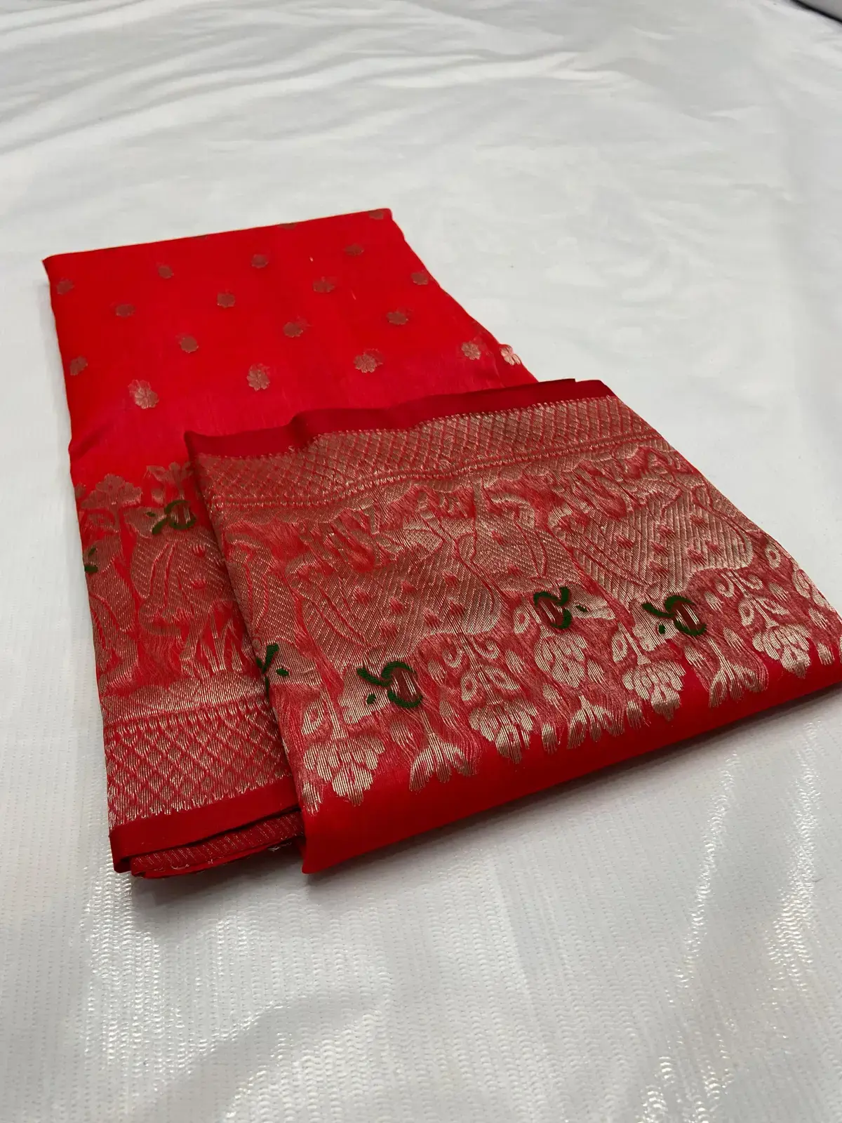 Handwoven Vermillion & Antique Gold with Emerald Accents Vermillion Radiance with Heritage Zari Motifs Kataan Silk - Authentic Chanderi Silk Saree Chanderi Saree - View 4