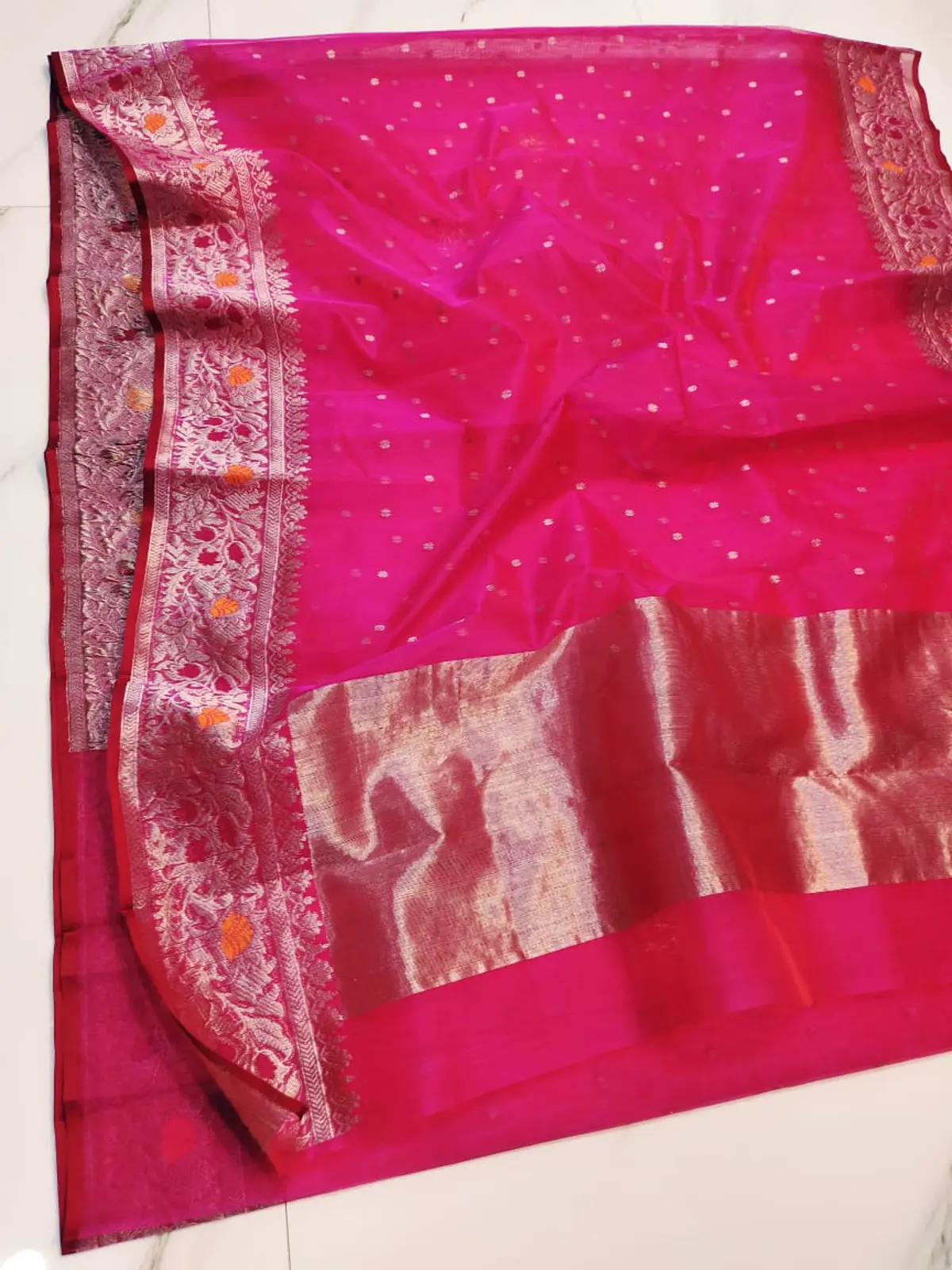 Handwoven Vibrant Fuchsia & Metallic Zari Vibrant Fuchsia with Floral Zari Border Kataan Silk - Authentic Chanderi Silk Saree Chanderi Saree - View 2