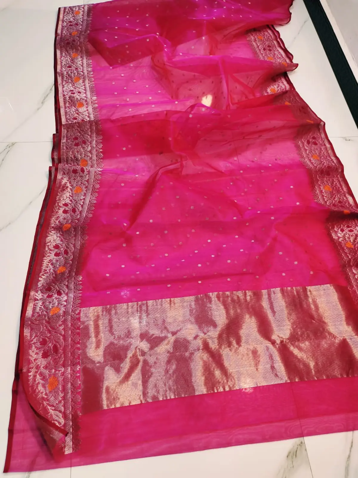 Handwoven Vibrant Fuchsia & Metallic Zari Vibrant Fuchsia with Floral Zari Border Kataan Silk - Authentic Chanderi Silk Saree Chanderi Saree - View 3